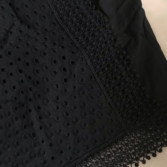 Large Embroidery-Detailed Tank-top - Picture 2 of 2